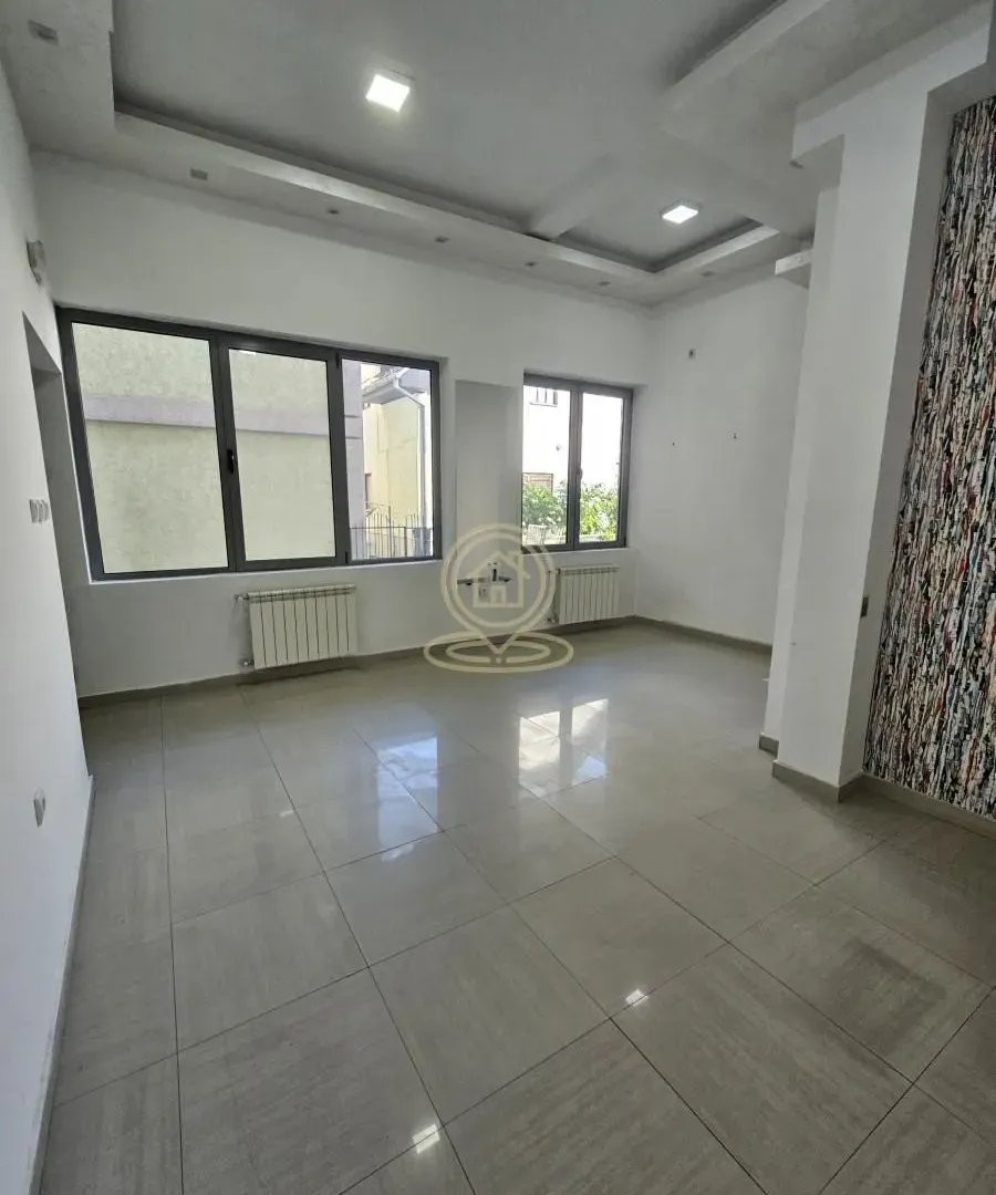 Izdavanje, poslovni prostor, 44m², Centar, Kragujevac