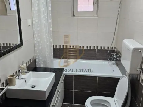 Izdavanje, trosoban stan, 60m², Centar, Novi Sad - image 15