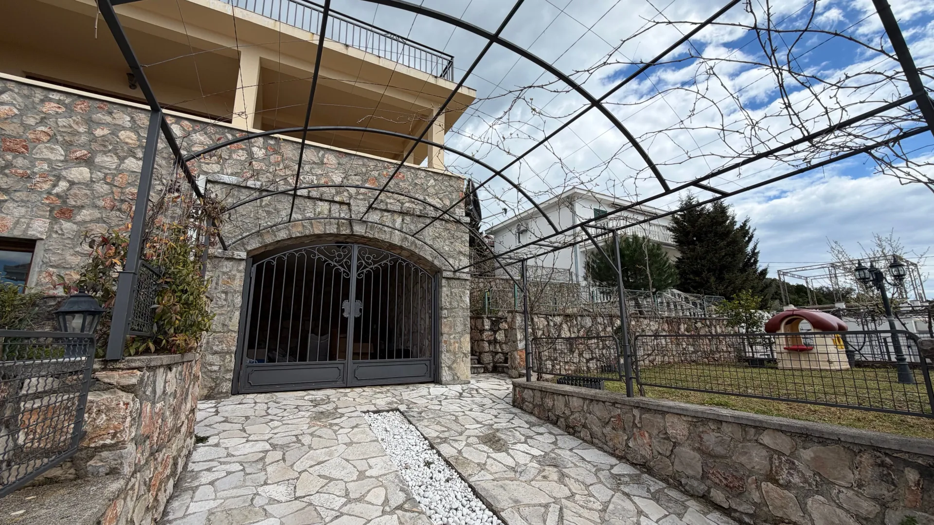 Prodaja, kuća, 185m², Krimovica, Kotor