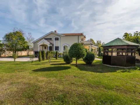 Izdavanje, kuća, 370m², Zabjelo, Podgorica - image 8