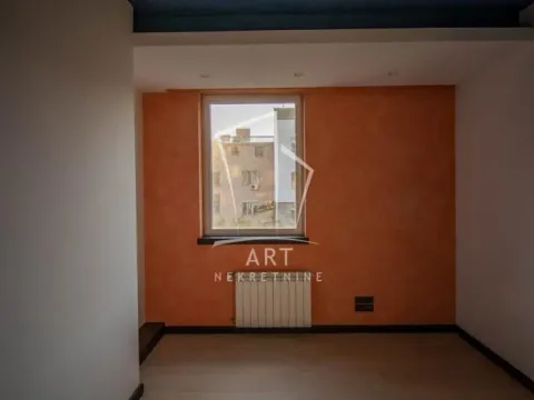 Sale, four bedroom apartment, 150m², Kalenić Pijaca, Vračar Sve Podlokacije - image 2