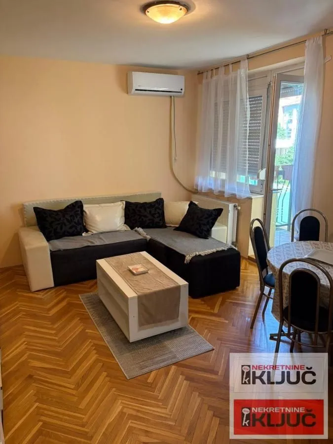 Izdavanje, garsonjera, 28m², Grbavica, Novi Sad Sve Podlokacije