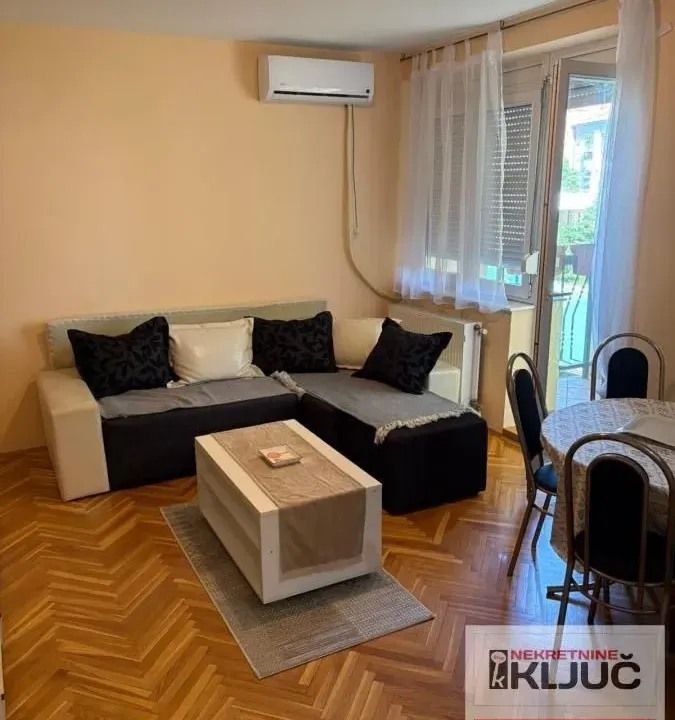 Izdavanje, garsonjera, 28m², Grbavica, Novi Sad Sve Podlokacije