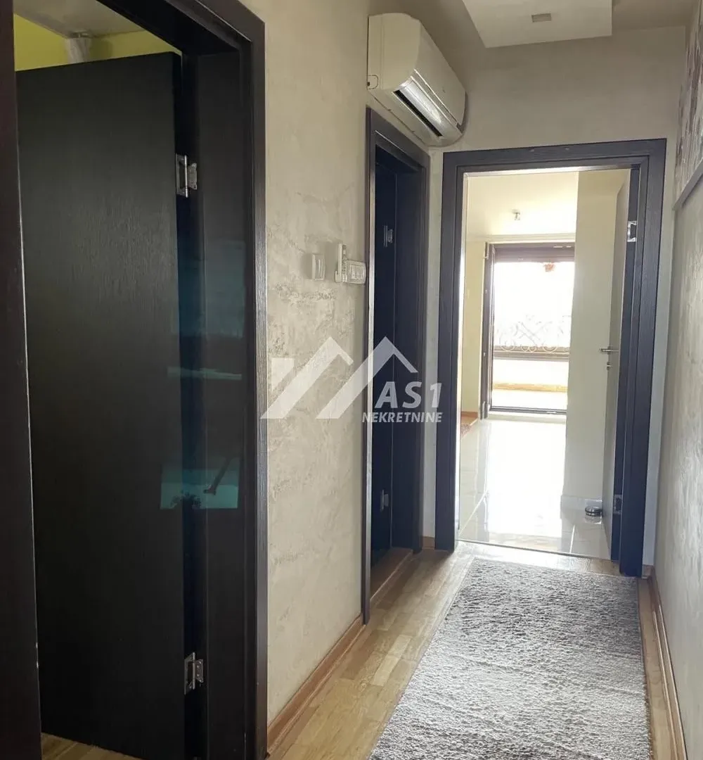 Prodaja, četvorosoban stan, 105m², Bulevar Evrope, Novi Sad Sve Podlokacije
