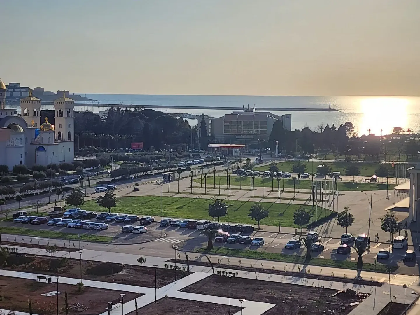 Izdavanje, dvosoban stan, 80m², Centar, Bar