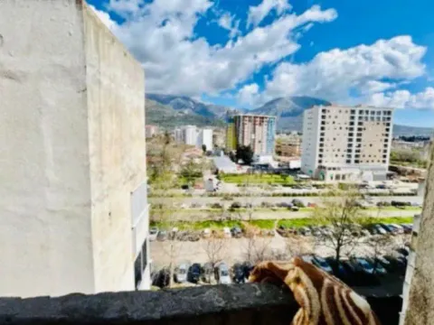 Prodaja, jednosoban stan, 56m², Centar, Bar