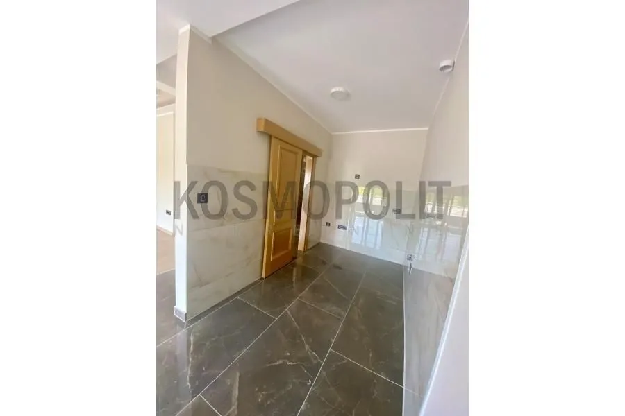 Prodaja, četvorosoban stan, 145m², Centar, Pančevo