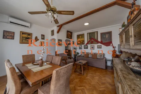 Sale, two bedroom apartment, 68m², Zemun Centar, Zemun Sve Podlokacije - image 4