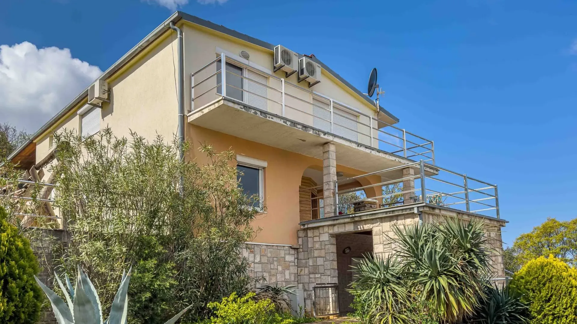 Sale, house, 160m², Utjeha, Bar