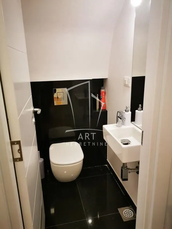 Sale, four bedroom apartment, 135m², Lipov Lad, Zvezdara Sve Podlokacije