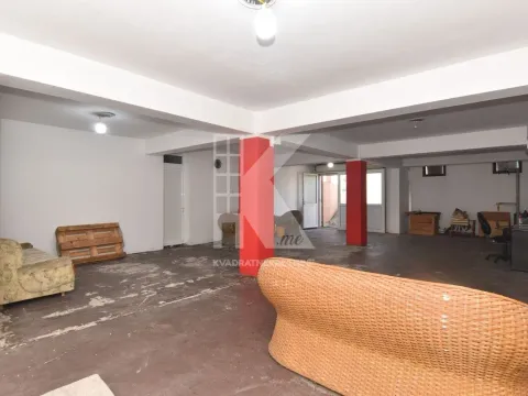 Izdavanje, kuća, 752m², Zelenika, Podgorica - image 6