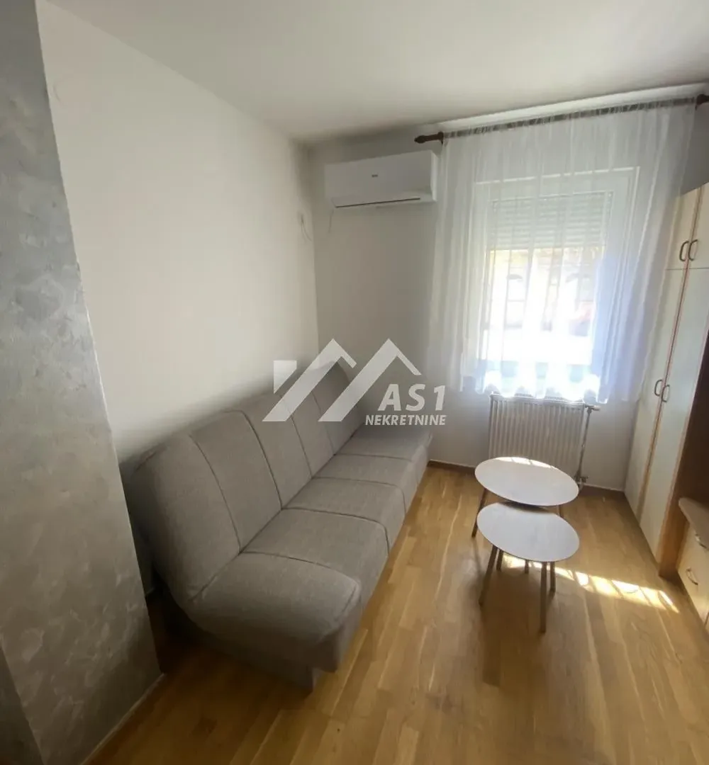 Izdavanje, jednosoban stan, 27m², Bulevar Evrope, Novi Sad Sve Podlokacije