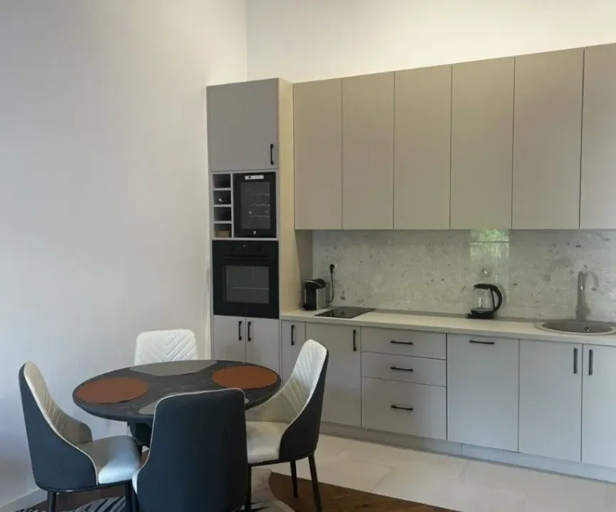 Izdavanje, jednosoban stan, 42m², Kava, Tivat