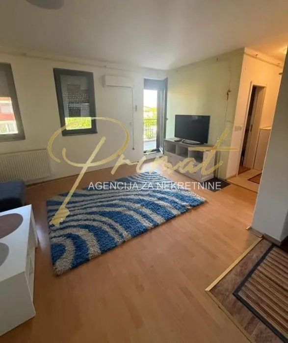 Izdavanje, stan, 42m², Borča 1, Borča Sve Podlokacije