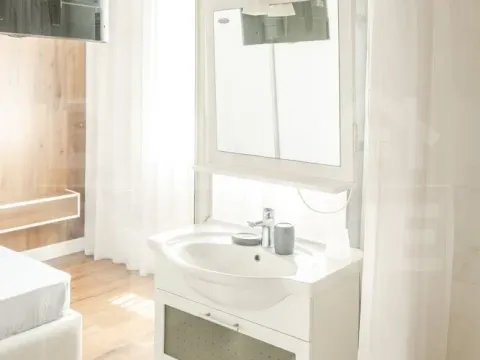 Izdavanje, dvosoban stan, 70m², Tivat, Crna Gora - image 5