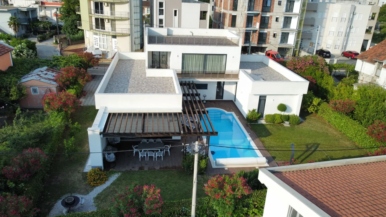 Prodaja, kuća, 342m², Centar, Bar