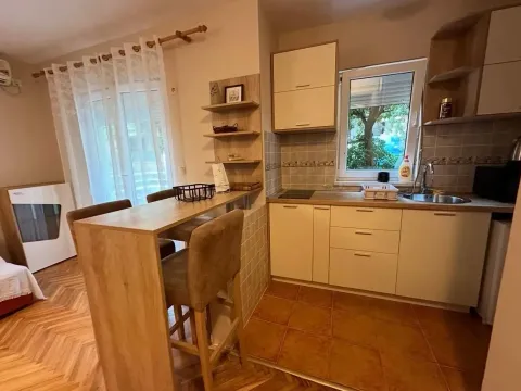 Izdavanje, stan, 29m², Podkošljun, Budva - image 5
