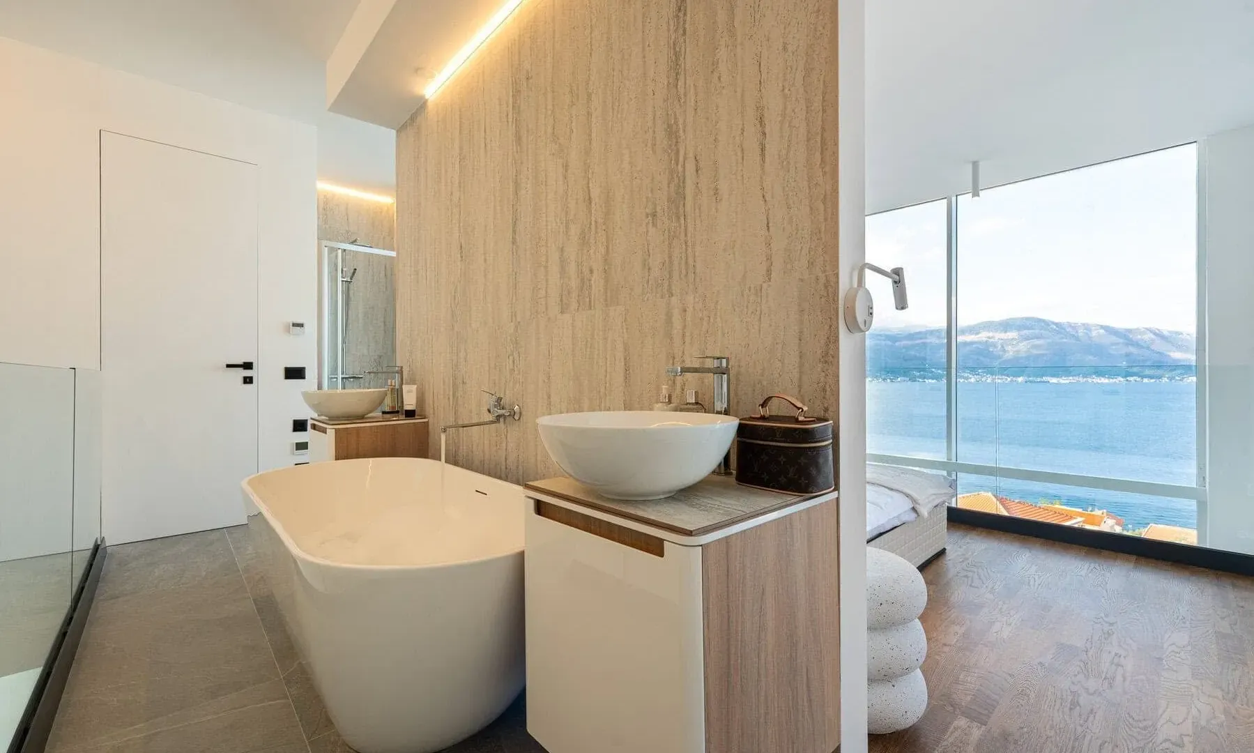 Rent, one bedroom apartment, 144m², Krašići, Tivat