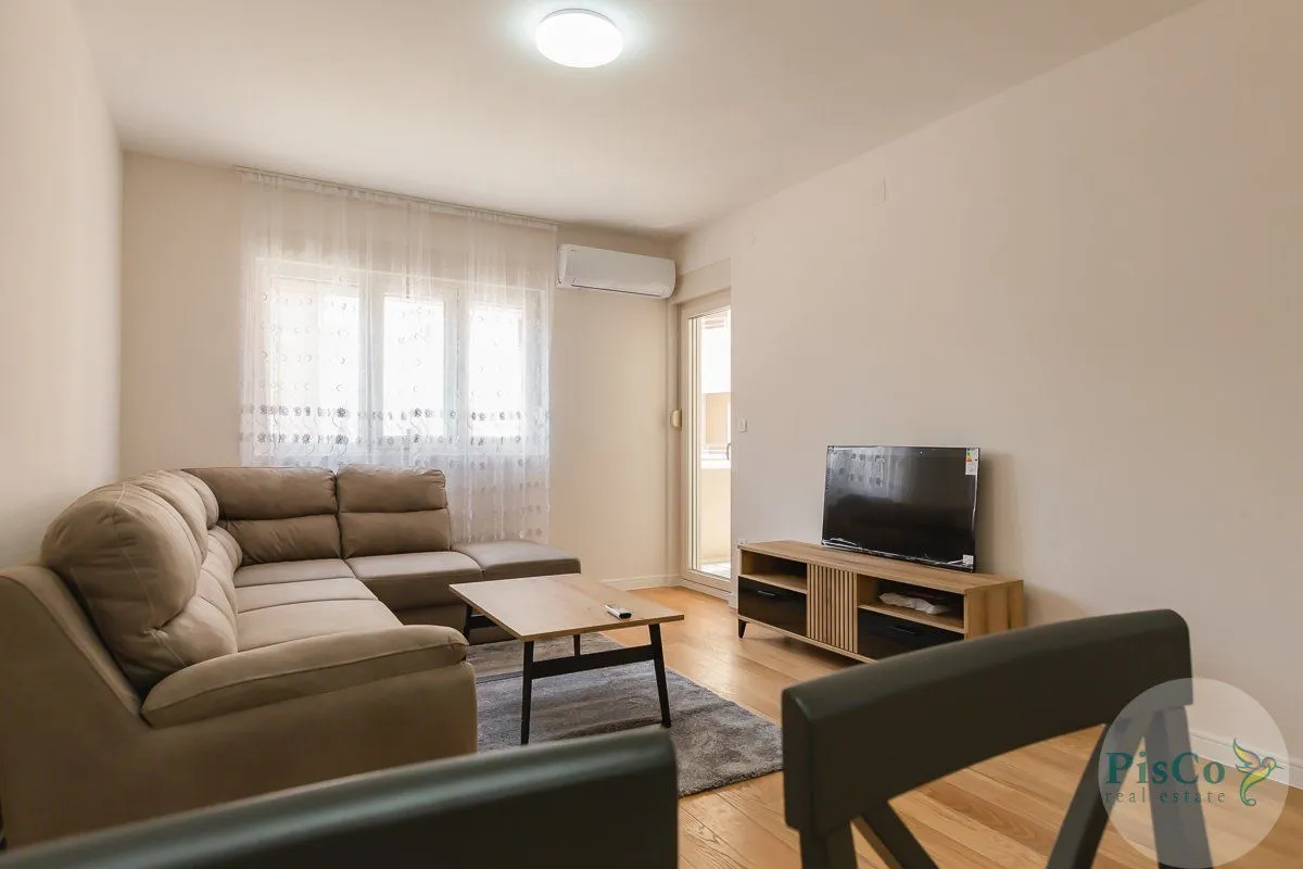 Izdavanje, jednosoban stan, 50m², Central Point, Podgorica