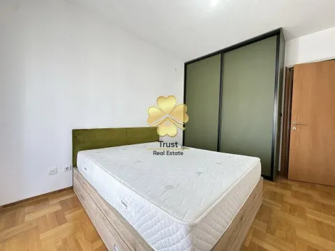 Izdavanje, trosoban stan, 85m², Stari Aerodrom, Podgorica - image 12