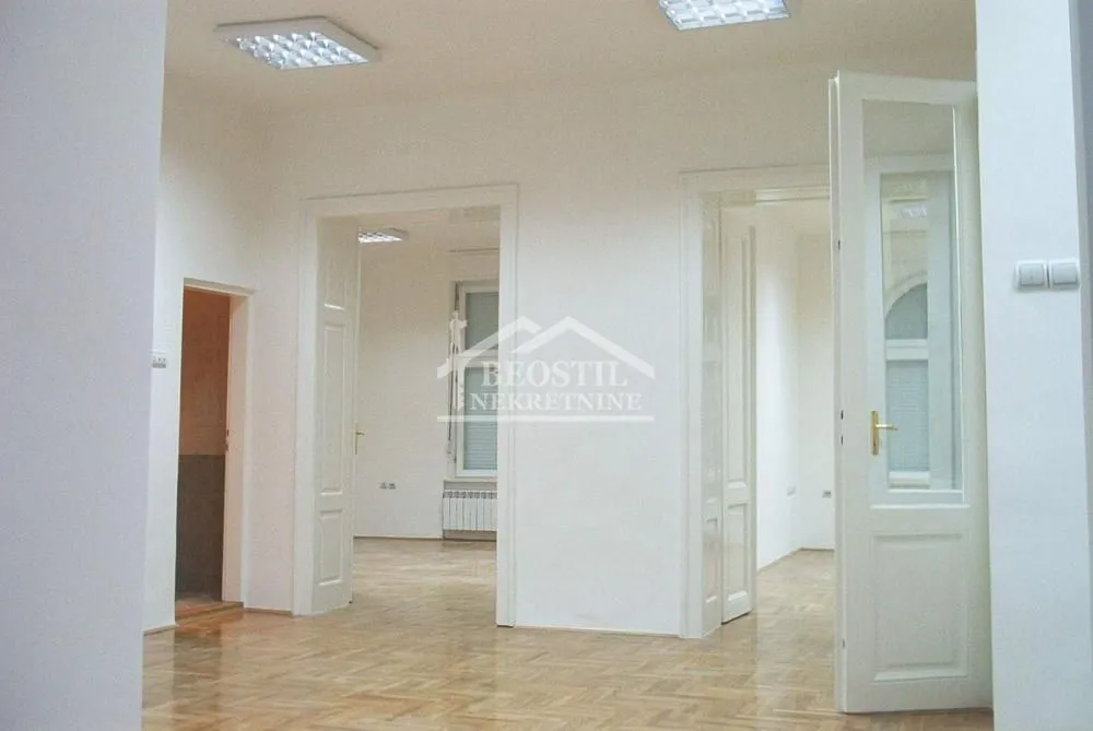 Izdavanje, trosoban stan, 94m², Topličin venac, Beograd