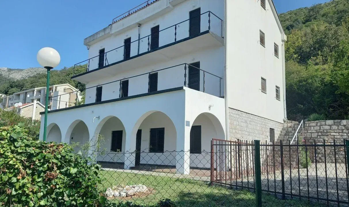 Prodaja, poslovni prostor, 450m², Petrovac, Budva
