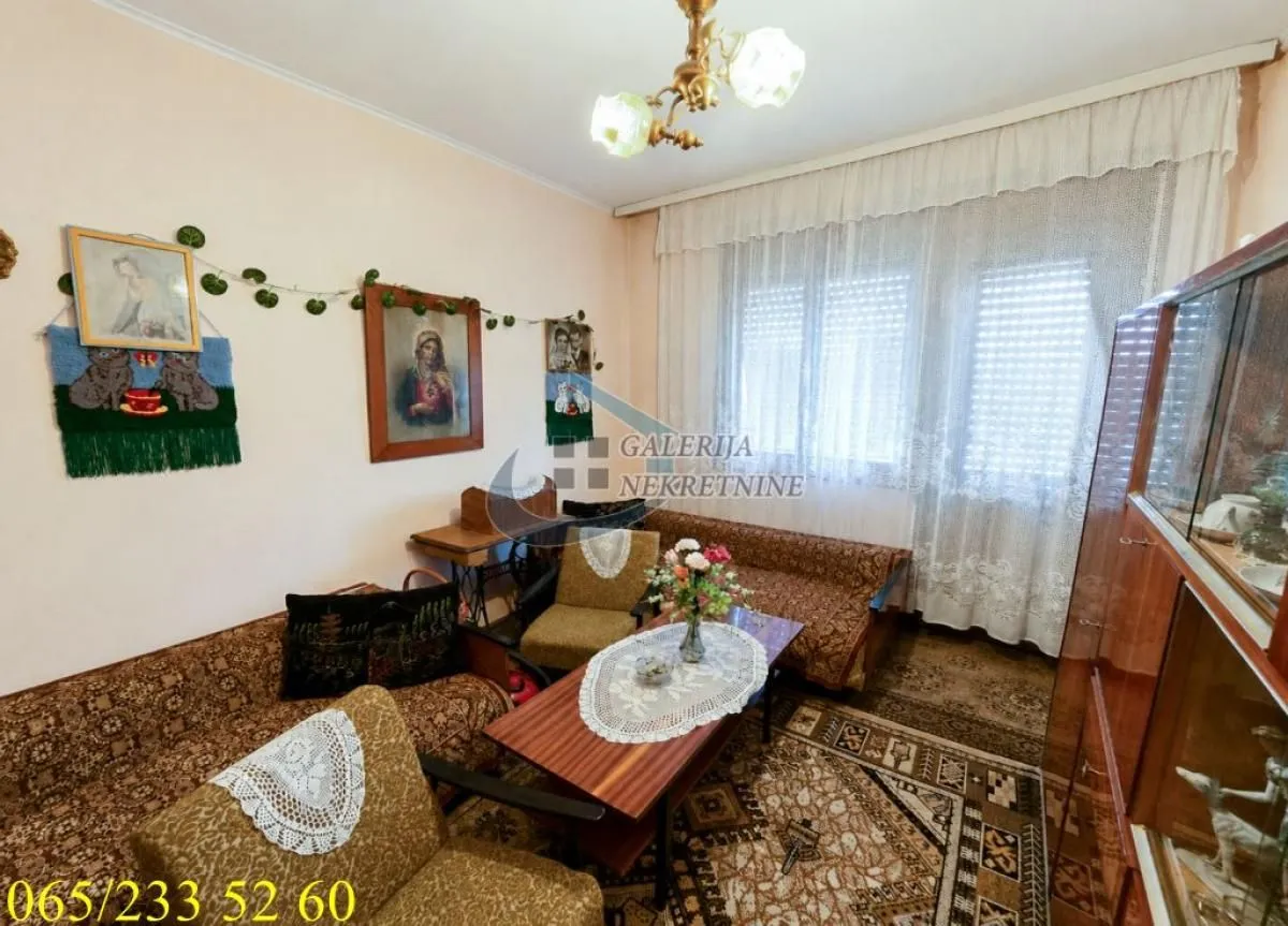Prodaja, kuća, 240m², Centar, Inđija