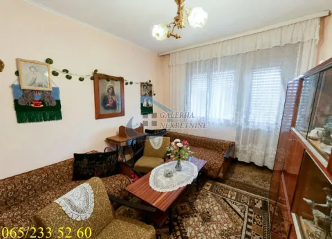 Prodaja, kuća, 240m², Centar, Inđija - image 7