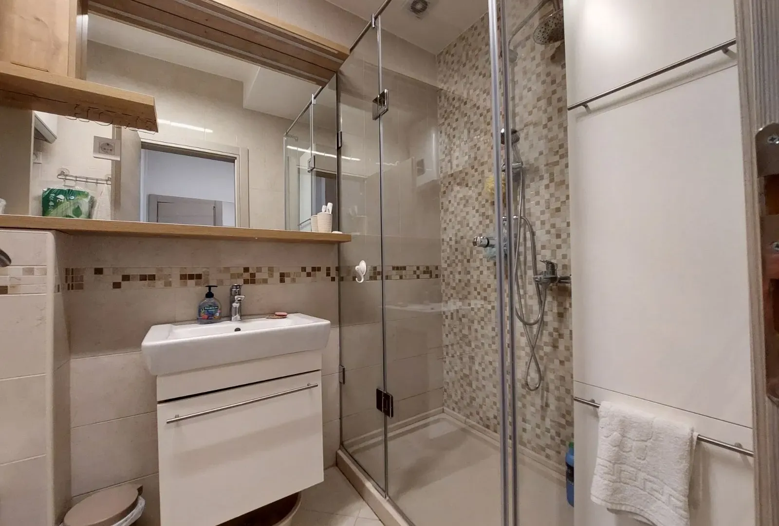 Rent, one bedroom apartment, 57m², Dobrota, Kotor