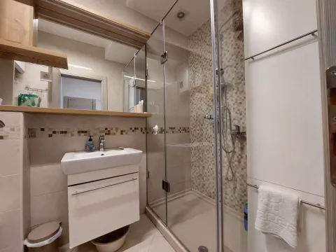 Rent, one bedroom apartment, 57m², Dobrota, Kotor - image 15