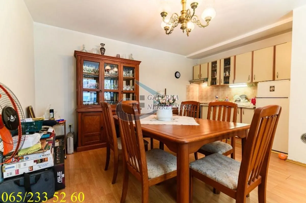Prodaja, kuća, 300m², Dušanovac, Voždovac Sve Podlokacije