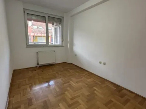 Izdavanje, poslovni prostor, 45m², Grbavica, Novi Sad Sve Podlokacije - image 7