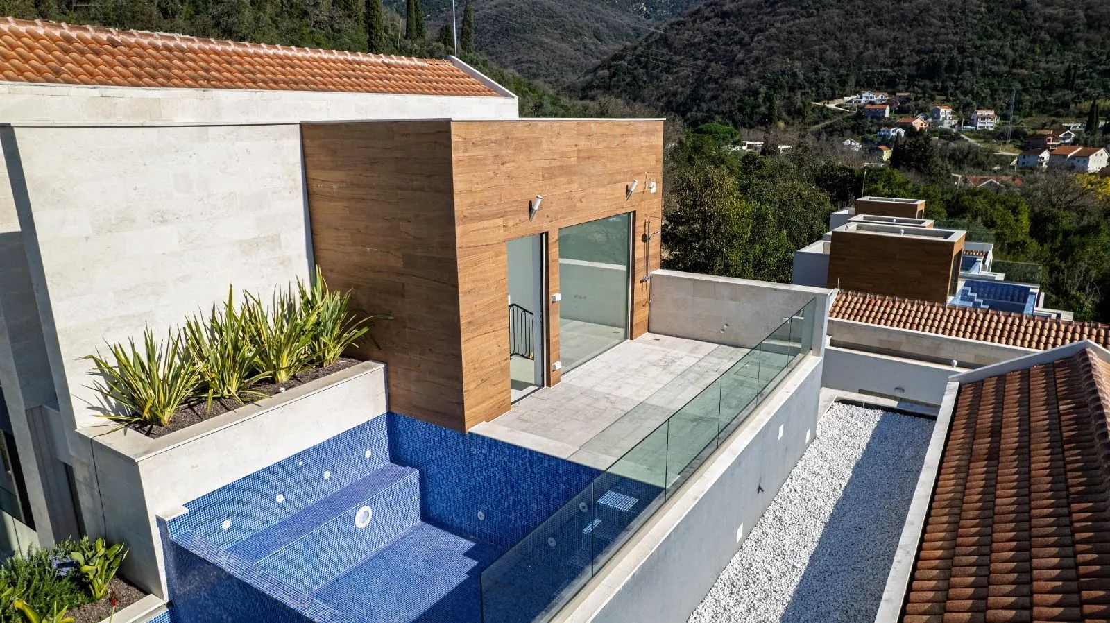 Prodaja, trosoban stan, 140m², Donja Lastva, Tivat