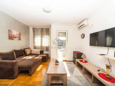 Rent, studio apartment, 28m², Stari Aerodrom, Podgorica - image 1