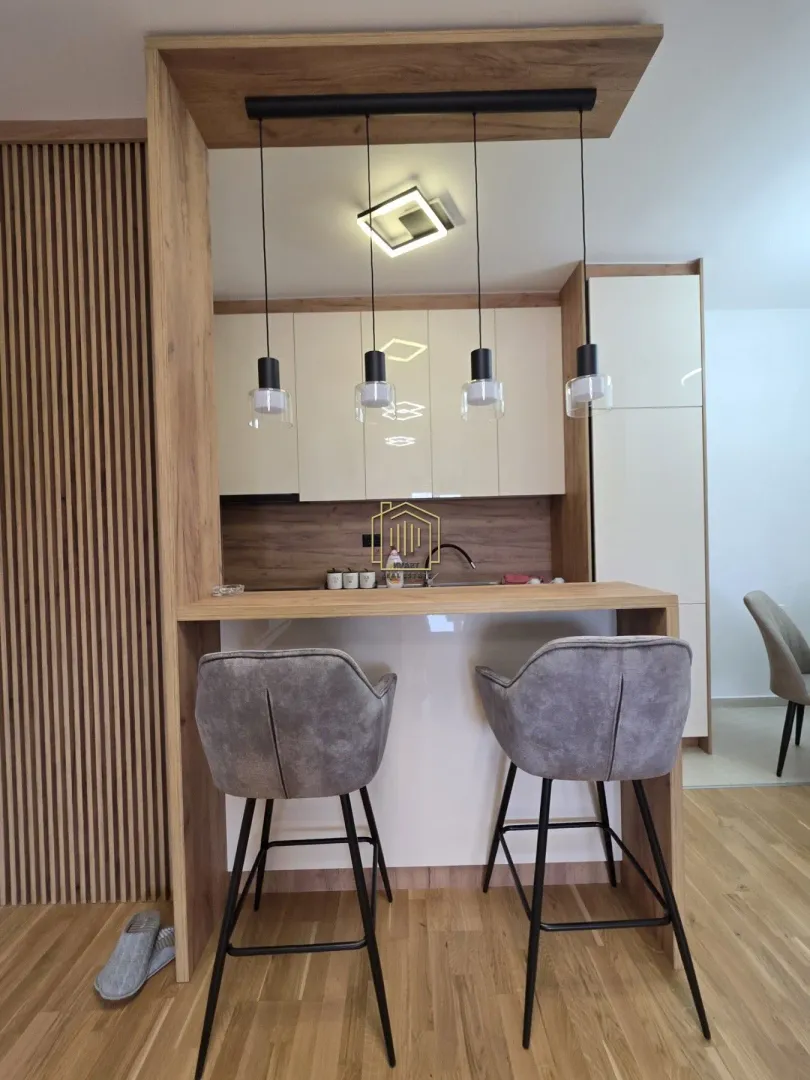Izdavanje, dvosoban stan, 67m², Stari Aerodrom, Podgorica