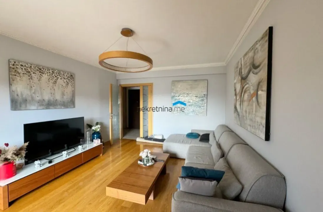 Izdavanje, trosoban stan, 104m², Preko Morače, Podgorica