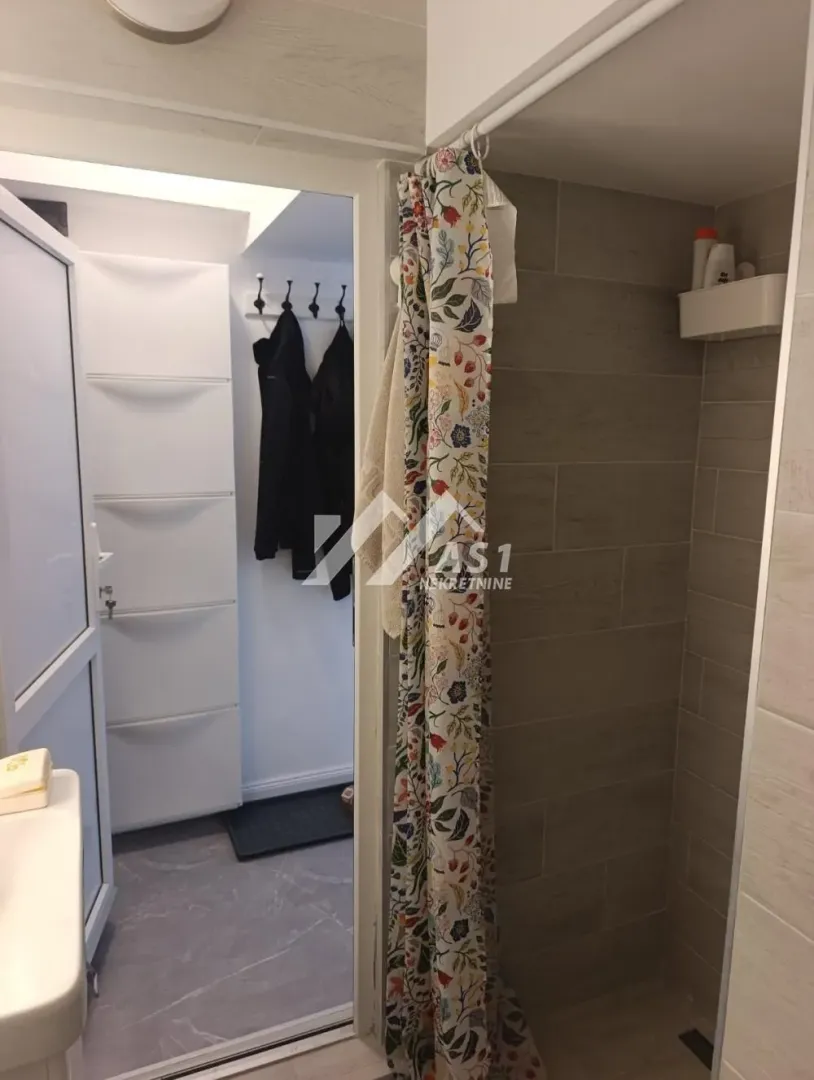 Izdavanje, dvosoban stan, 42m², Centar, Novi Sad