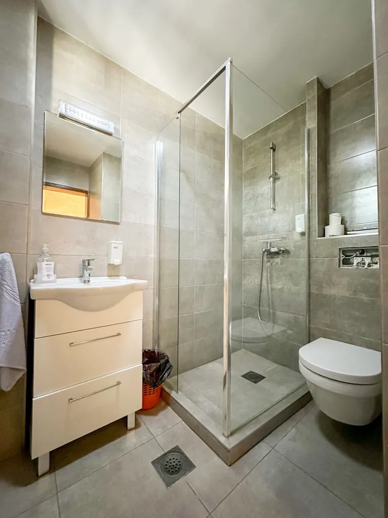 Izdavanje, kuća, 220m², Stari Aerodrom, Podgorica