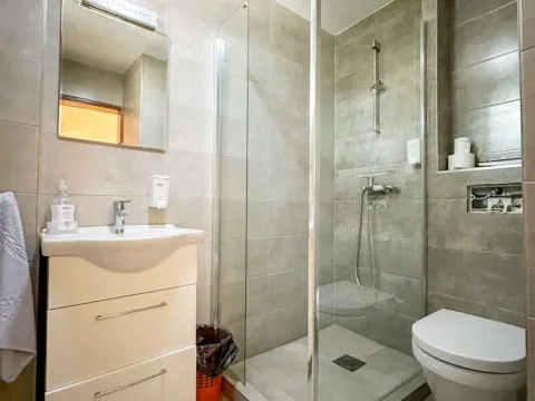 Rent, house, 220m², Stari Aerodrom, Podgorica - image 14