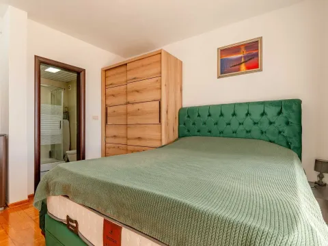 Sale, one bedroom apartment, 71m², Bečići, Budva - image 11