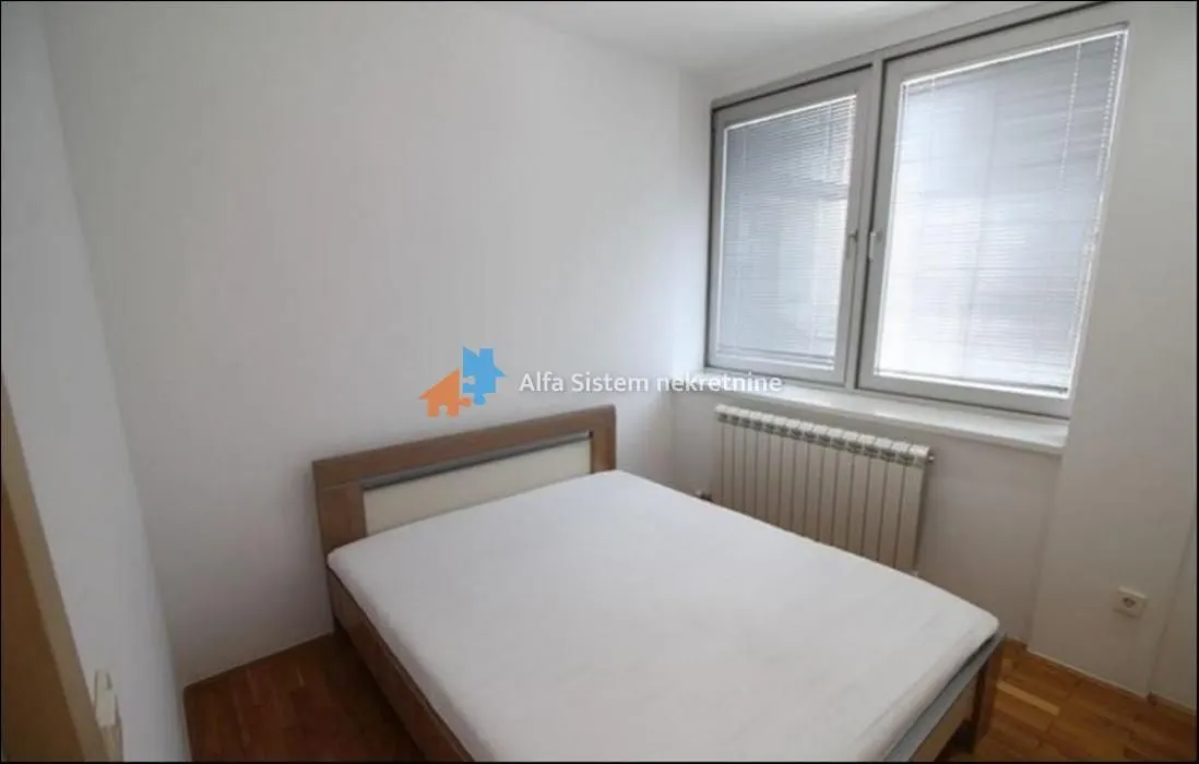 Izdavanje, četvorosoban stan, 250m², Savski Venac, Beograd