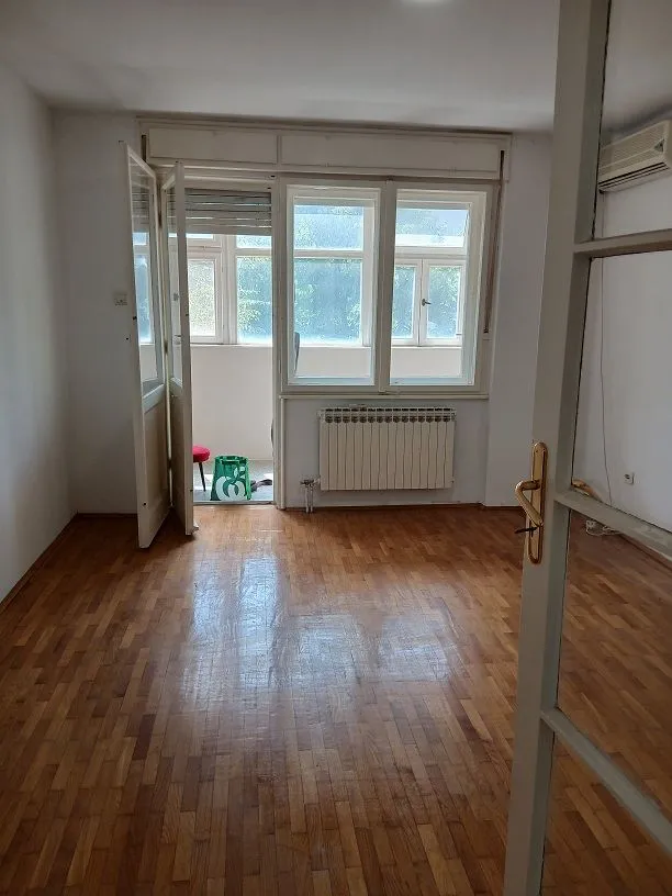 Izdavanje, četvorosoban stan, 77m², Palilula, Niš
