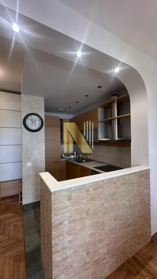 Izdavanje, dvosoban stan, 64m², Centar, Novi Sad