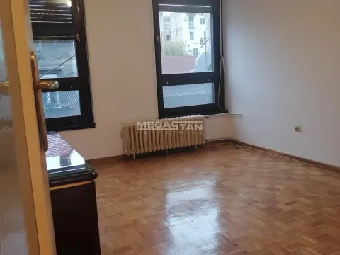 Izdavanje, četvorosoban stan, 115m², Kalenić Pijaca, Vračar Sve Podlokacije - image 5