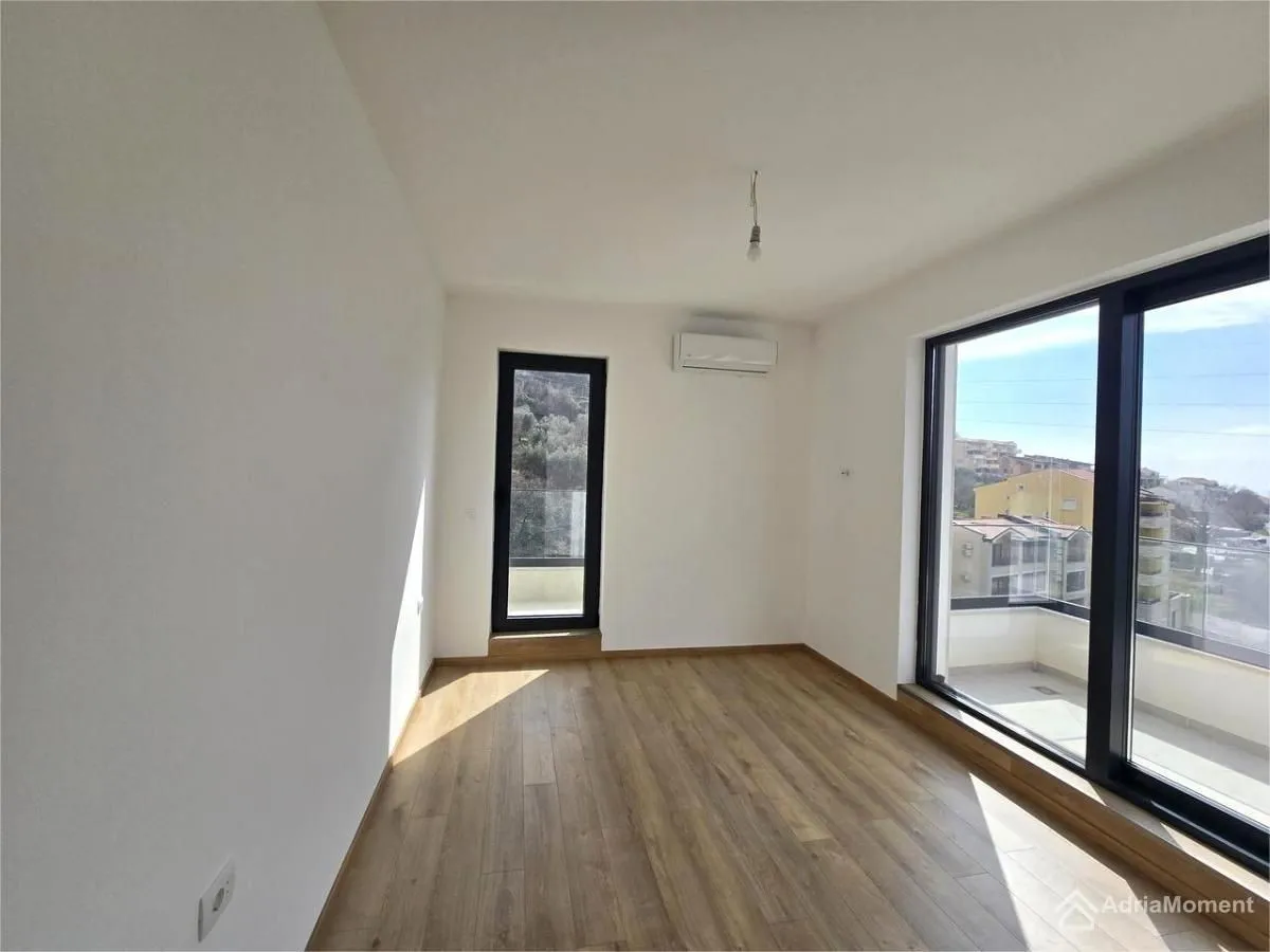 Prodaja, dvosoban stan, 114m², Kamenovo, Budva