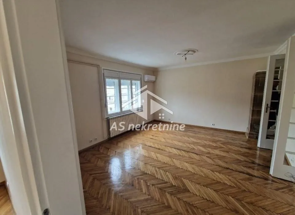 Izdavanje, četvorosoban stan, 105m², Stari Grad, Beograd
