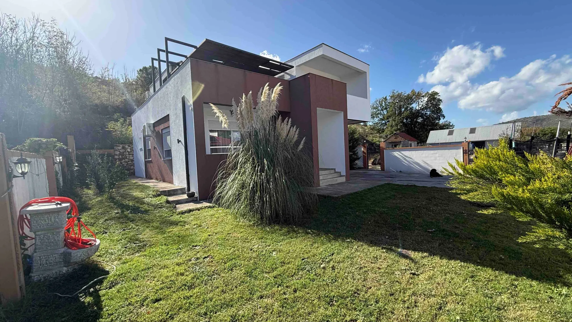 Prodaja, kuća, 260m², Gornja Gorica, Podgorica