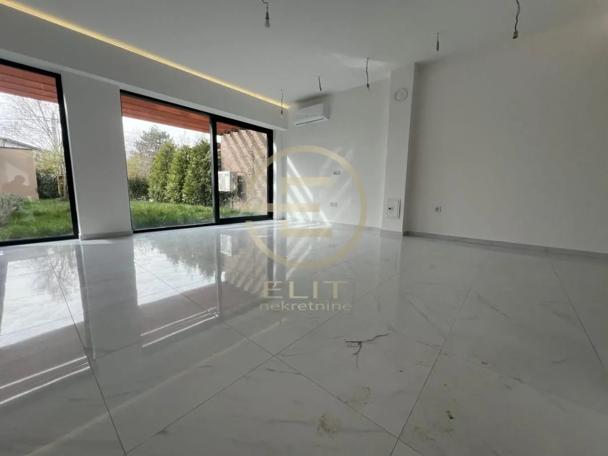 Rent, office space, 181m², Petrovaradin, Novi Sad