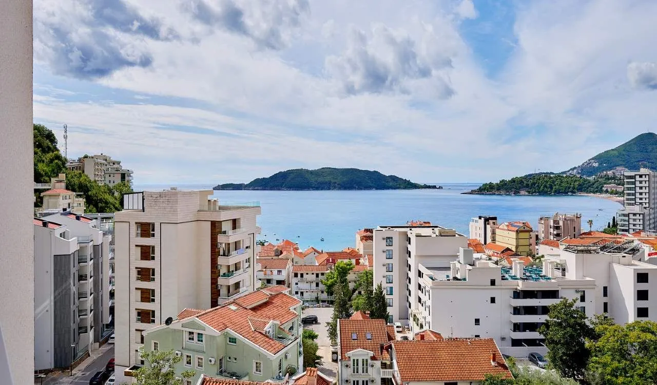 Prodaja, dvosoban stan, 90m², Rafailovići, Budva