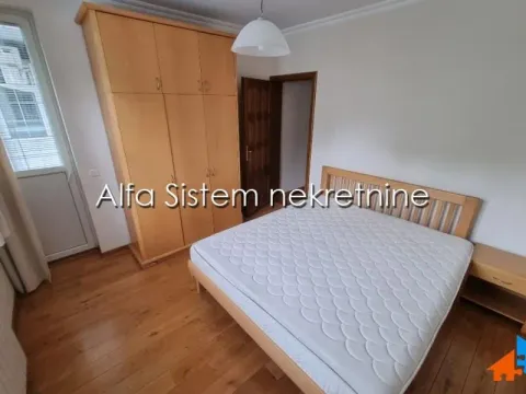 Izdavanje, četvorosoban stan, 120m², Savski Venac, Beograd - image 2